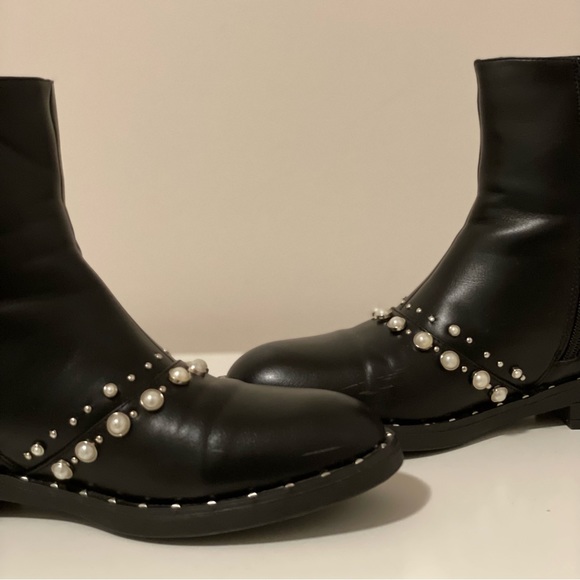 Faux leather boots with pearls - Picture 6 of 10